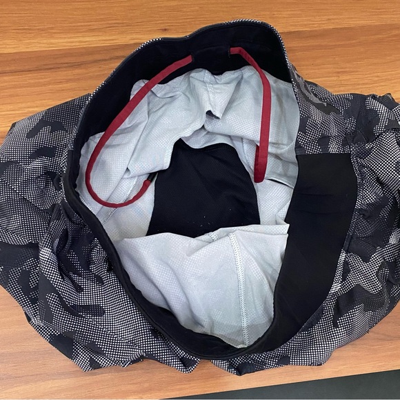 LULULEMON T.H.E Short 9” Linerless Small Pebble Camo White Black Men’s Short M - Picture 8 of 12